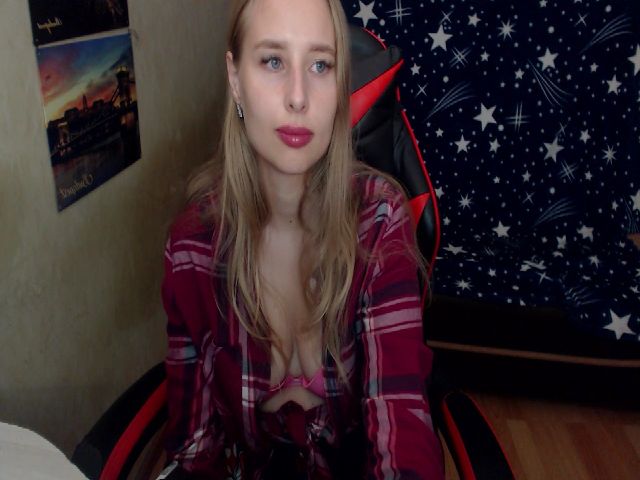 Live sex webcam photo for JessyGinger #269605588