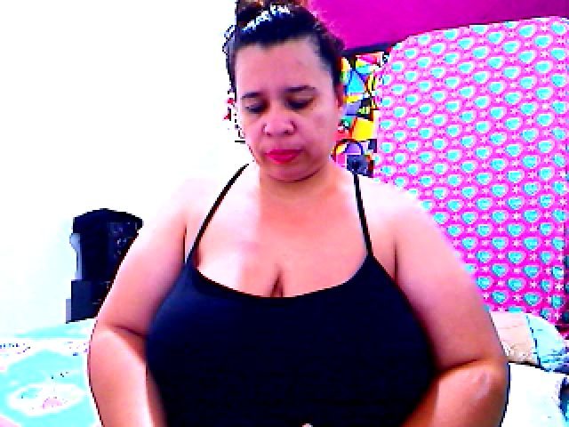 Live sex webcam photo for LatinaBigAss4 #269594653