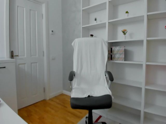 Live sex webcam photo for VanessaCroft #269599261