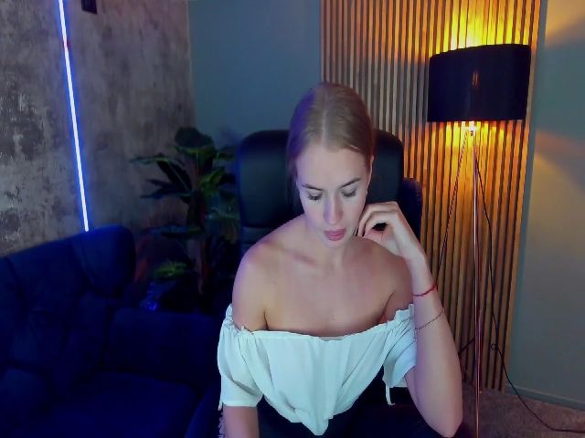 Live sex webcam photo for FreyaLewis #269601079