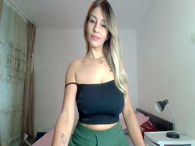 Live sex webcam photo for Erika_Sweet #269597149