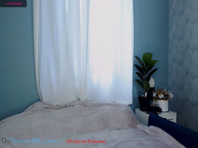 Live sex webcam photo for Lildevilxyx #269604211