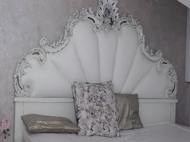 Live sex webcam photo for SoffyyHot #269609995