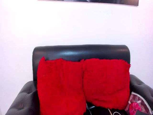 Live sex webcam photo for Roseann__ #269603593