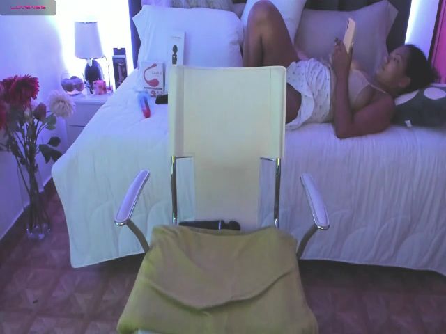 Live sex webcam photo for Lupe_blue #269600066