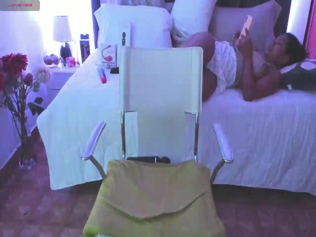 Live sex webcam photo for Lupe_blue #269600148