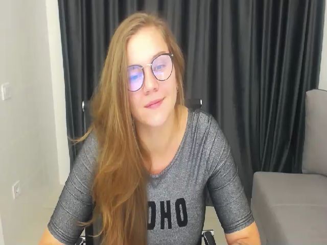 Live sex webcam photo for KellyKleine #269605673