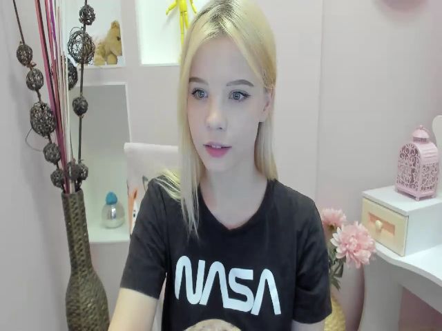 Live sex webcam photo for VeronicaRangy #269611392