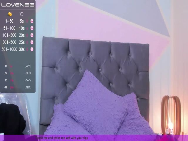 Live sex webcam photo for Violetatoo #269597192