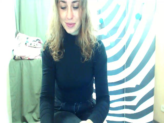 Live sex webcam photo for HeartGirl #269599944