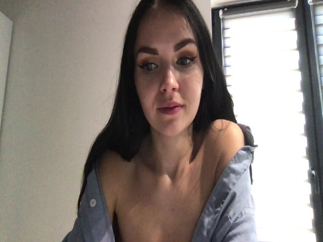 Live sex webcam photo for AdriaPretty #269601084