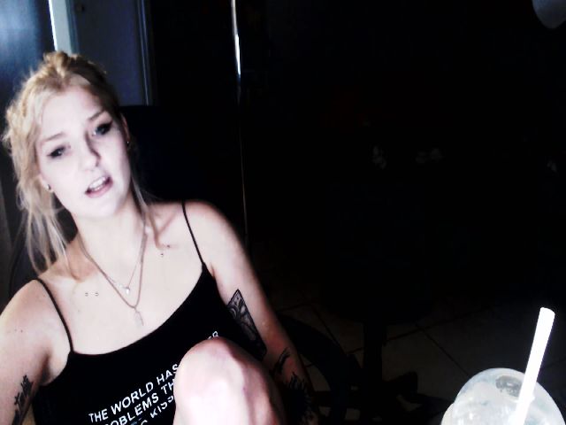 Live sex webcam photo for Whorde #269605312