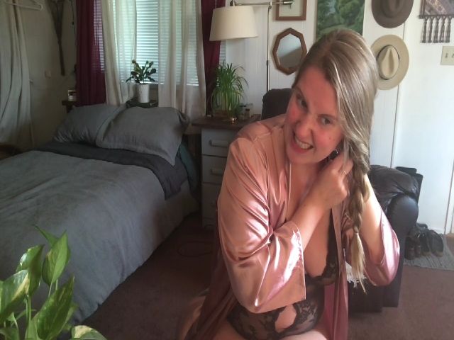 Live sex webcam photo for RadRosie #269611248