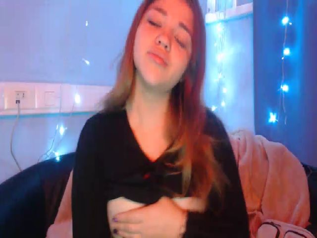 Live sex webcam photo for Emma_One1 #269595359