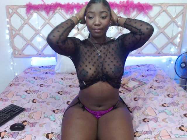 Live sex webcam photo for sofia-colins #269602687