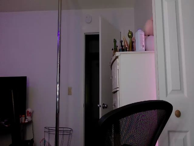Live sex webcam photo for Avery_Doll #269605522