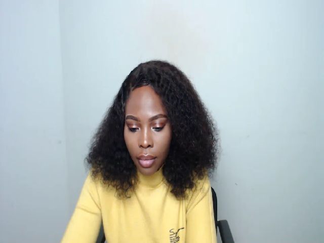 Live sex webcam photo for Emma__Di #269600444