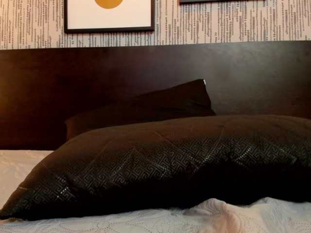 Live sex webcam photo for Karolain1 #269598181