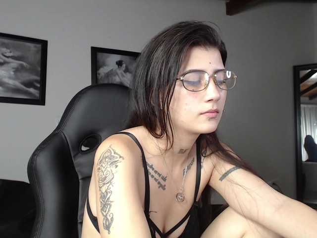 Live sex webcam photo for caroline-beck #269594240