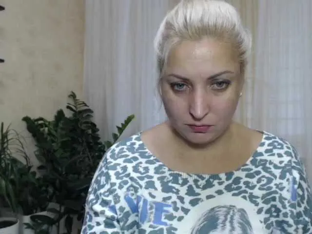 Live sex webcam photo for KickaIricka #269622210