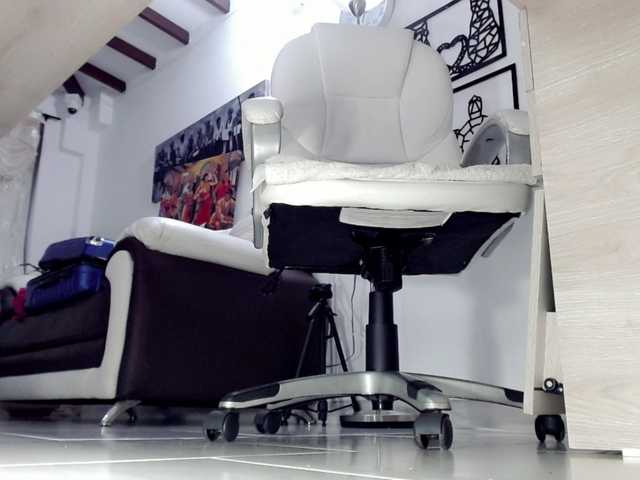 Live sex webcam photo for amaranthacol #269613274