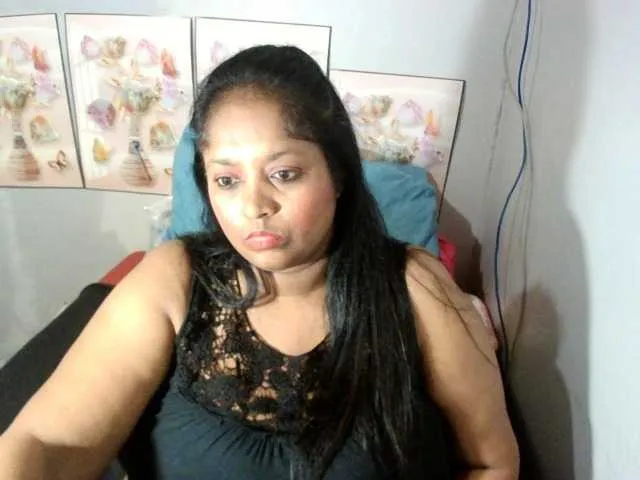 Live sex webcam photo for Indiantasha #287986213