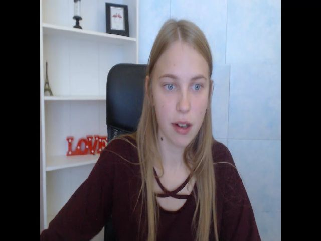 Live sex webcam photo for SshyTeen #269618997