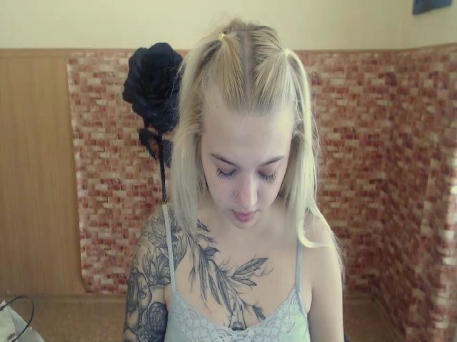 Live sex webcam photo for KalipsoHun #269619549