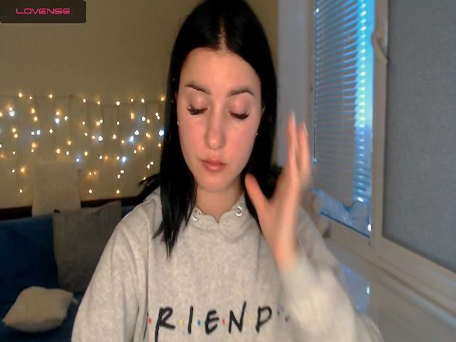 Live sex webcam photo for JenniferGill #269619537