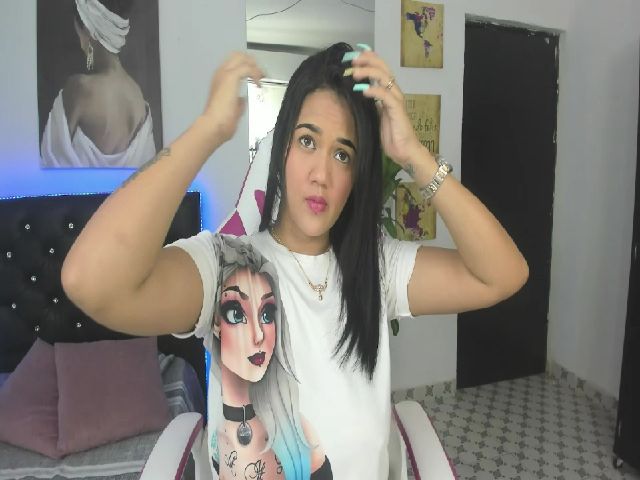 Live sex webcam photo for Andrea_greey #269614054