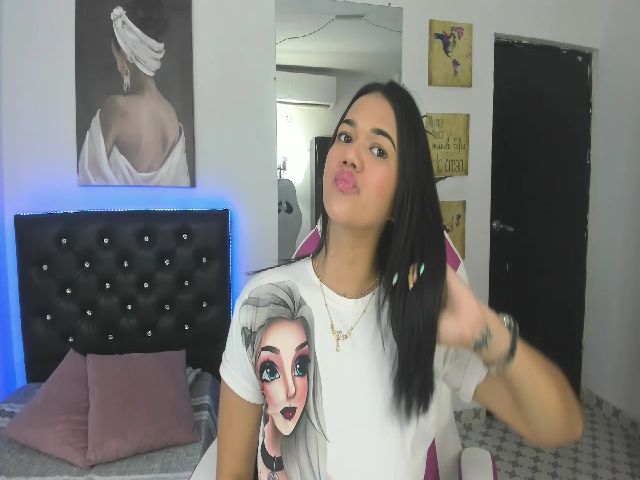 Live sex webcam photo for Andrea_greey #269614362