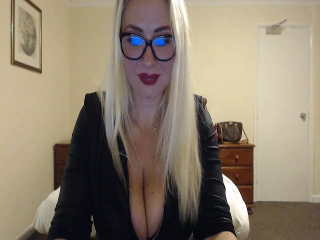 Live sex webcam photo for Singlemilff #269612627