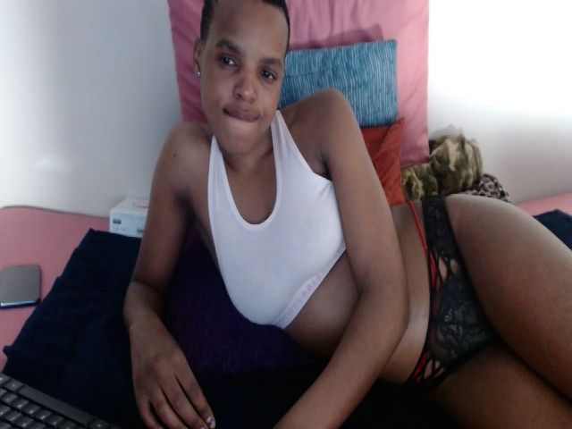 Live sex webcam photo for Ebonyypixie #269629063