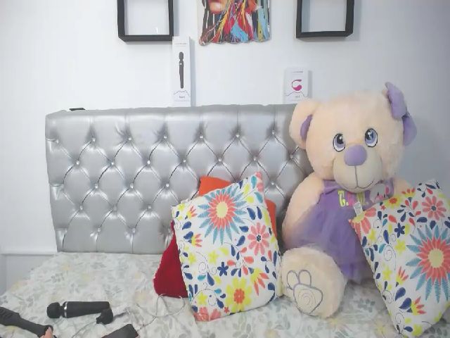 Live sex webcam photo for loli_love19 #269614924