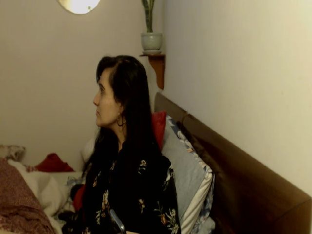 Live sex webcam photo for isabellazee2 #269614874