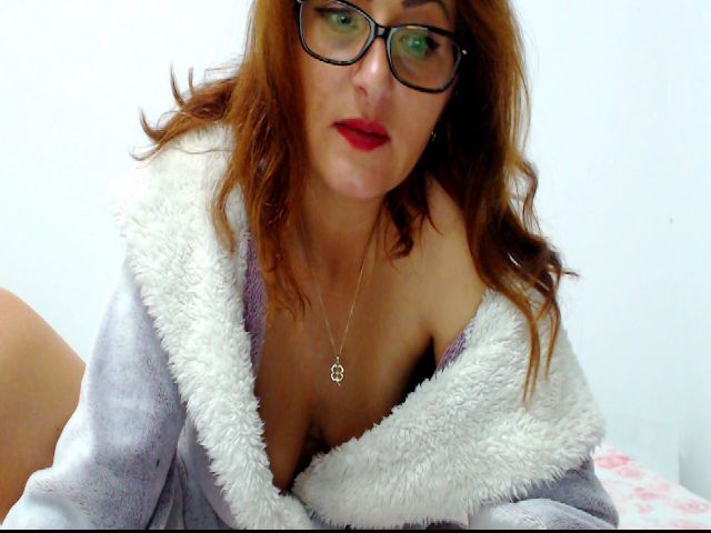 Live sex webcam photo for Carolineback #269616610