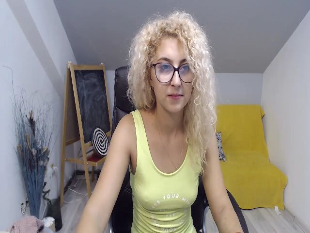 Live sex webcam photo for CurlyBella #269628242