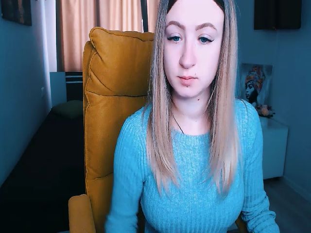 Live sex webcam photo for Blonde_Alisa #269619055