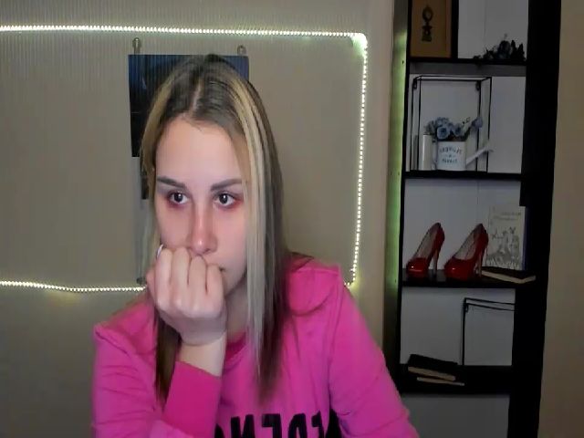 Live sex webcam photo for PolliMilk #269618896