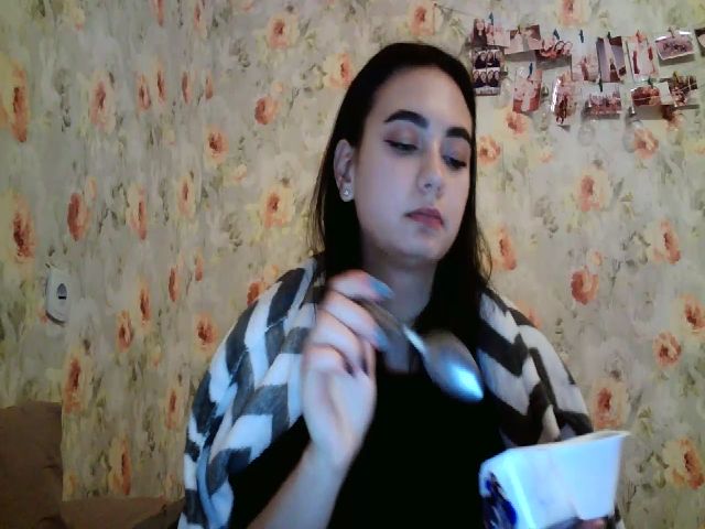 Live sex webcam photo for lolly_hollyy #269628906