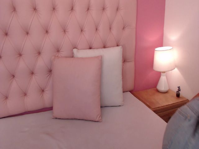 Live sex webcam photo for Keyra_R #269622919