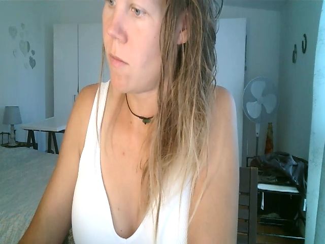 Live sex webcam photo for CallMeMaria #269619466