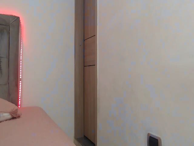 Live sex webcam photo for Noha_24_ #269623609