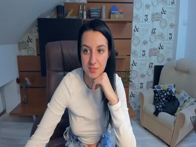 Live sex webcam photo for LizzieBrie #269628247