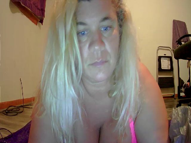 Live sex webcam photo for HayleyJane38k #269616322