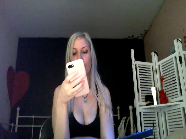 Live sex webcam photo for Marvel33 #269615425