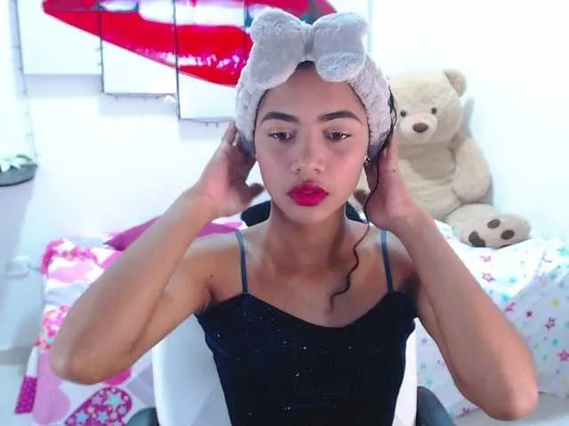 Live sex webcam photo for Anniemiss #269627352