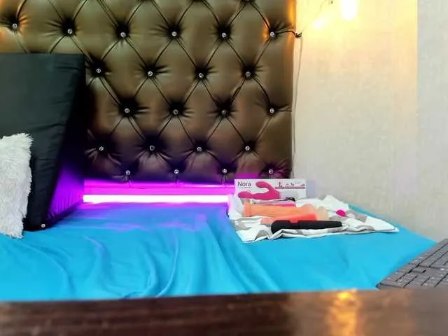 Live sex webcam photo for AdharaHills #288013582