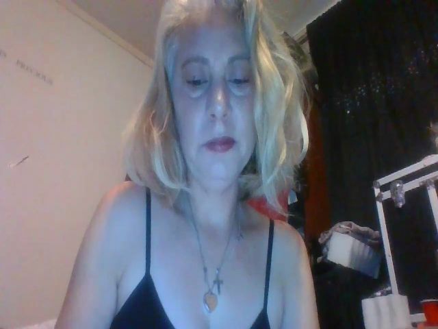 Live sex webcam photo for XxMommaKxX #269628310