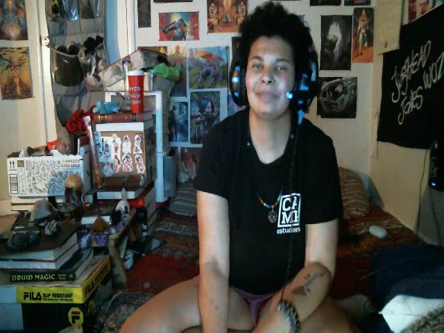 Live sex webcam photo for HornyHunBunny #269621072